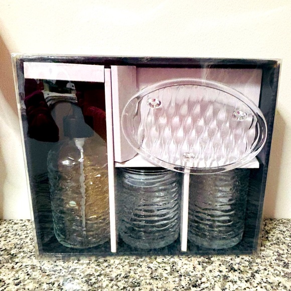 Bathroom Essentials 4 Piece Bathroom Accessory Set NEW - Picture 4 of 4